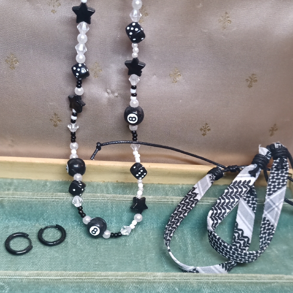 Black and White Beaded Necklace and Bracelet Set